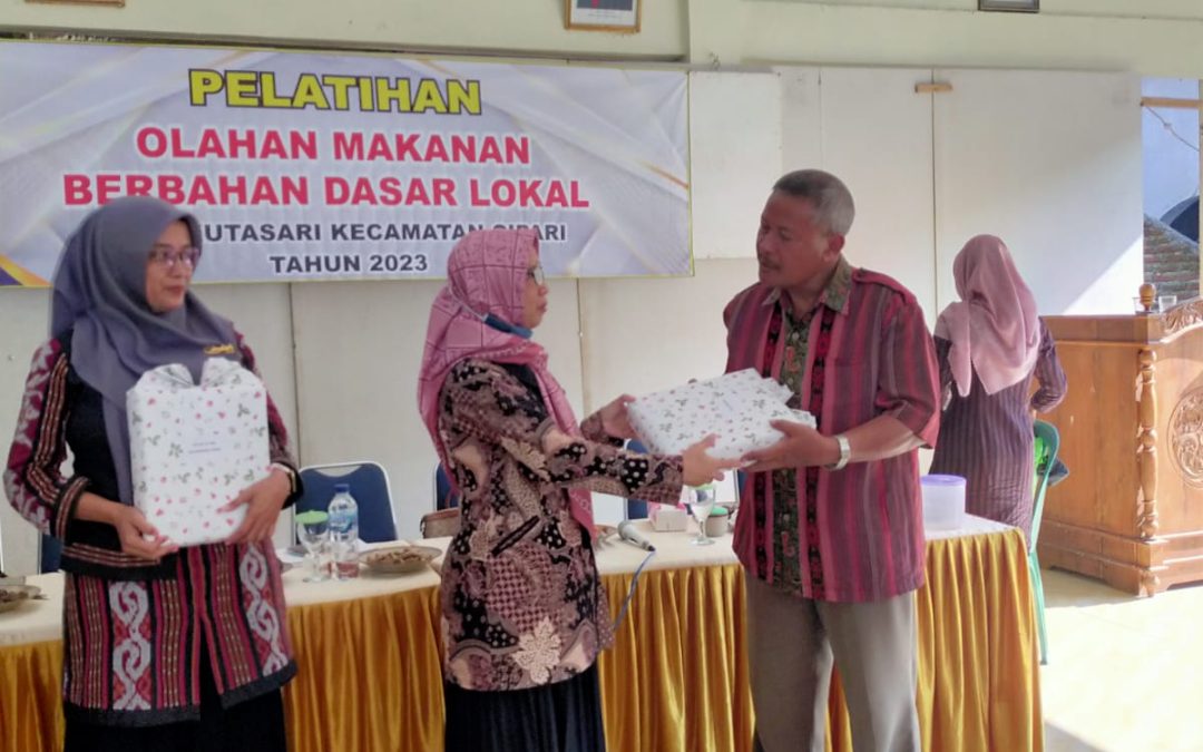 Latiahan olahan makanan berdasarkan bahan lokal