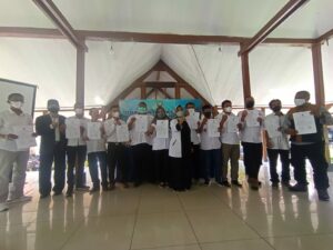 12 kepala desa dan camat Tanjungsari saat PK
