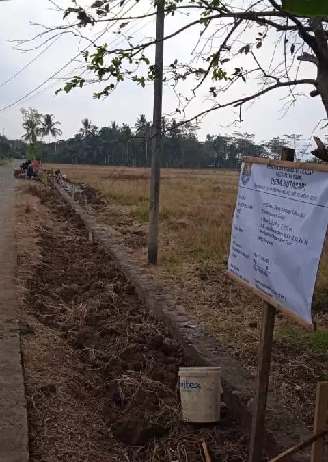 “Pembangunan Talud Jalan Ki Hajar Dewantoro: Perlindungan  Keamanan Jalan”